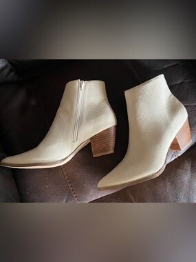 COCONUTS BY MATISSE CREam WOmans  ANKLE BOOT  SZ 10